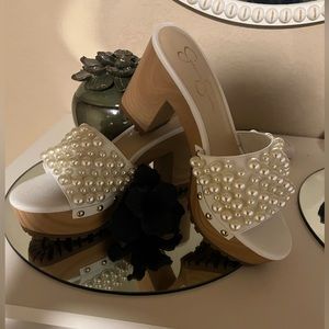 Pearl slide in summer shoes never worn